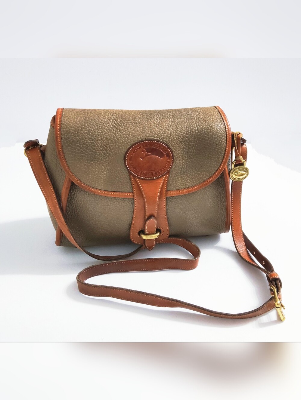 Dooney & Bourke Vintage  Leather Shoulder/Crossbody Bag. Pre-owned.
